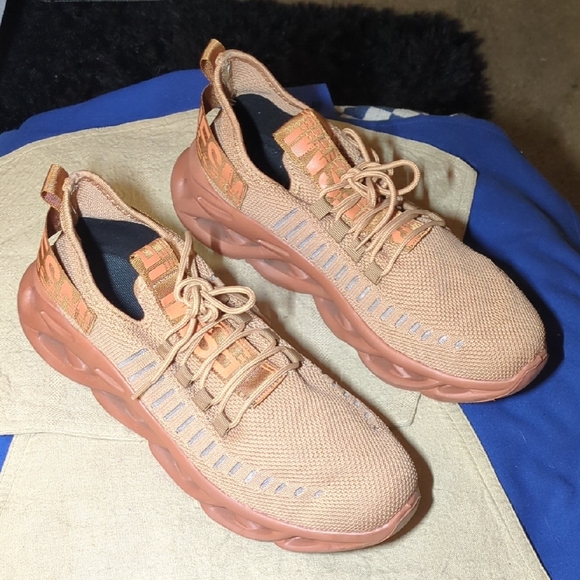 Stylish Athletic Shoes for Men - Black, Purple, and Tan - Picture 3 of 4